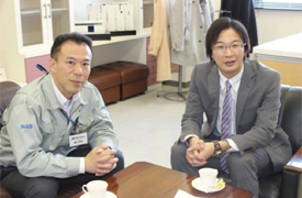 (左)鎌倉工場長・藪下様(右)APT代表・井上