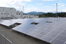 ここで集められた太陽光は、およそ430世帯相当分の電力量!京セラグループの拠点設置としては最大級。